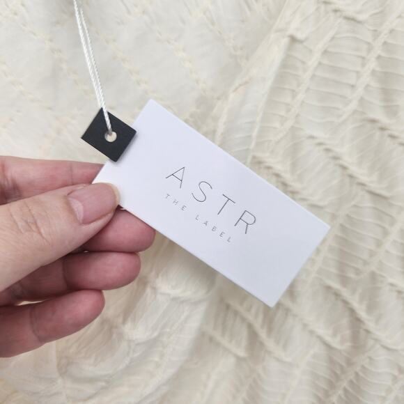 NWT ASTR the Label Cream Long Sleeve Ruched Center Cropped Top Women's XL3we` - Picture 4 of 10